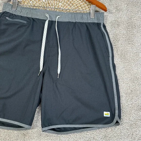 SOLD | Vuori Men’s Banks Shorts Pull On 7” Unlined Athletic in Black Gray XL - Picture 4 of 14